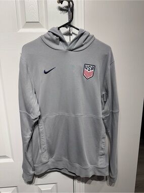 Nike USA athletic hoodie.